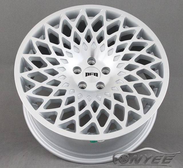 картинка Новые диски Stuttgart STX R18 5X114,3 ET35 J9,5, серебристые магазин  StreetTuning 