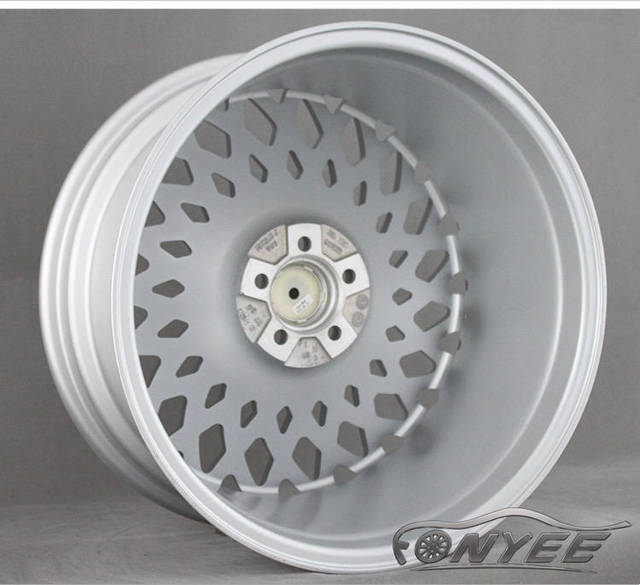 картинка Новые диски Stuttgart STX R18 5X114,3 ET35 J9,5, серебристые магазин  StreetTuning 