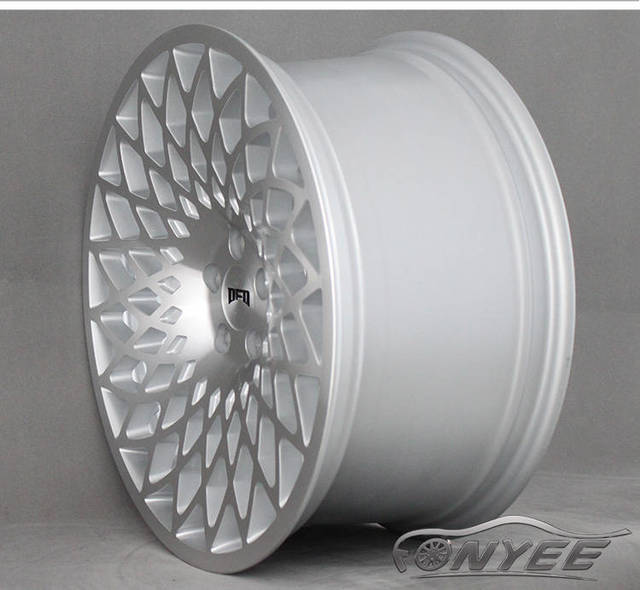 картинка Новые диски Stuttgart STX R18 5X114,3 ET35 J9,5, серебристые магазин  StreetTuning 