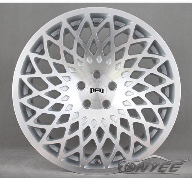 картинка Новые диски Stuttgart STX R18 5X114,3 ET35 J9,5, серебристые магазин  StreetTuning 