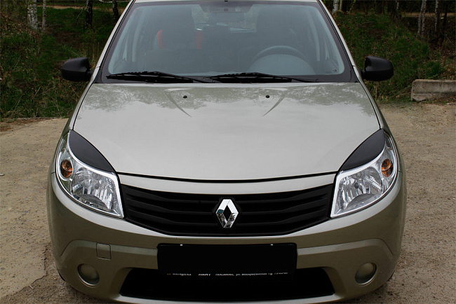 картинка Renault Sandero Stepway 2009—2013 Накладки на передние фары (реснички) компл.-2 шт. магазин  StreetTuning 