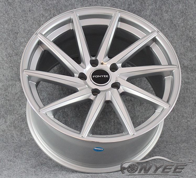 картинка Новые диски Vossen CVT-R Replica R18 5X112 ET42 J9,5 серебро магазин  StreetTuning 