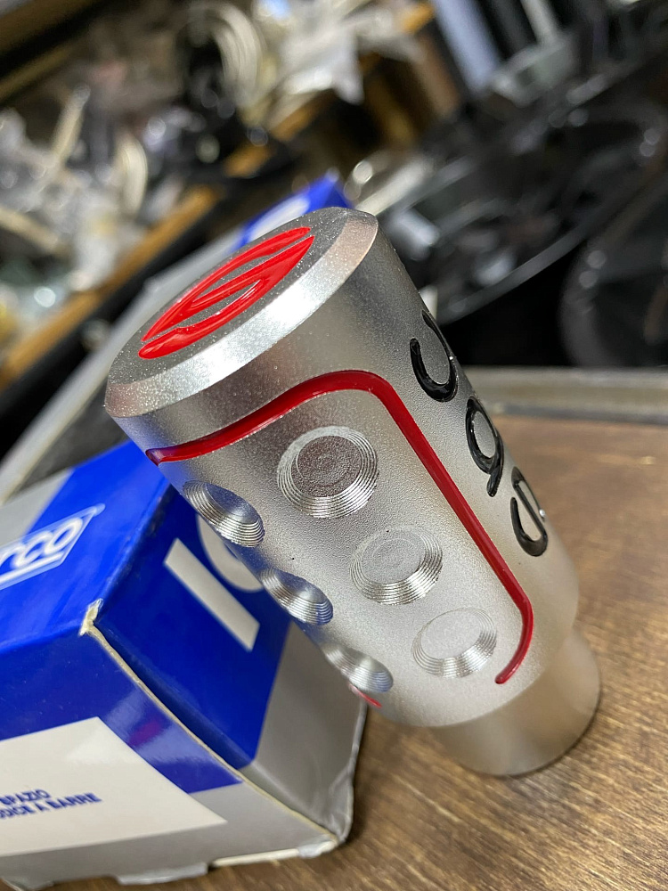 картинка Ручка КПП Sparco Style серебристая-RED "Универсальная" АКПП-МКПП от магазина  StreetTuning
