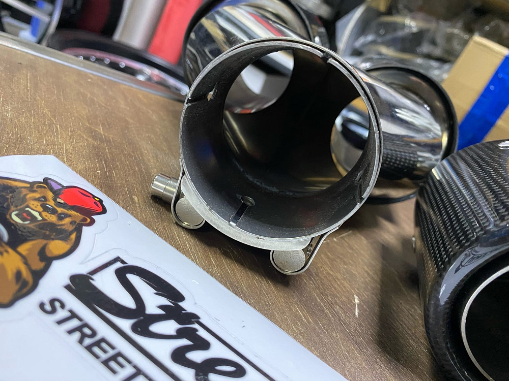 картинка Насадки на глушитель Akrapovic Style двойные комплект- 2 шт 63х89 мм от магазина  StreetTuning