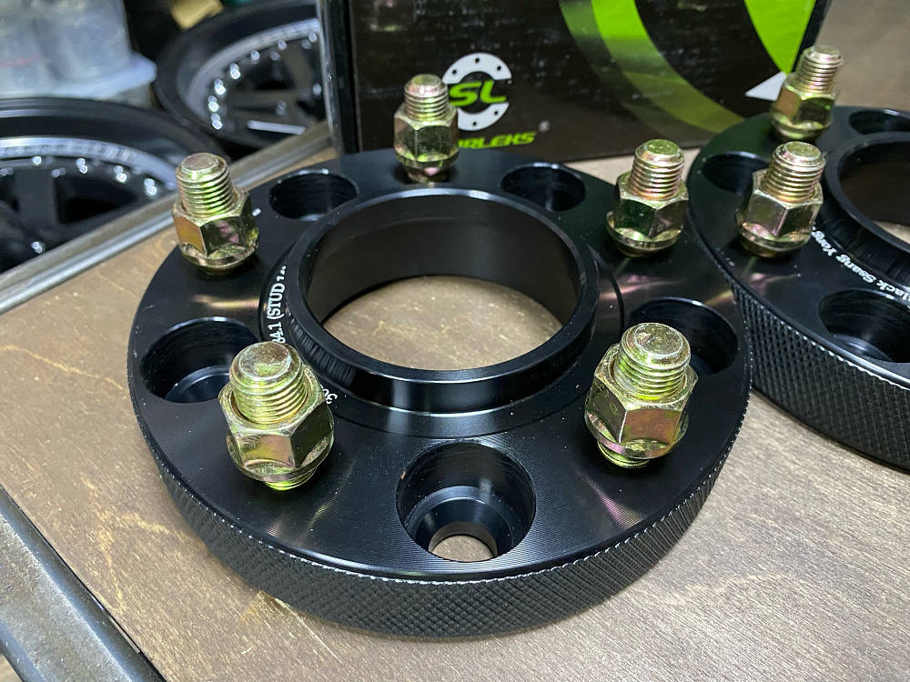 картинка Проставка Starleks 30 мм 5x130 цо 84.1 шпилечная M14x1,5 от магазина  StreetTuning