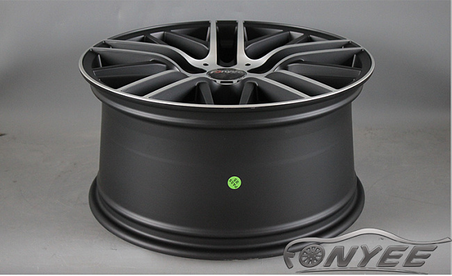 картинка Новые диски BMW 650 M STYLE R18 5X114.3 ET38 J8,0 черные+серебро магазин  StreetTuning 