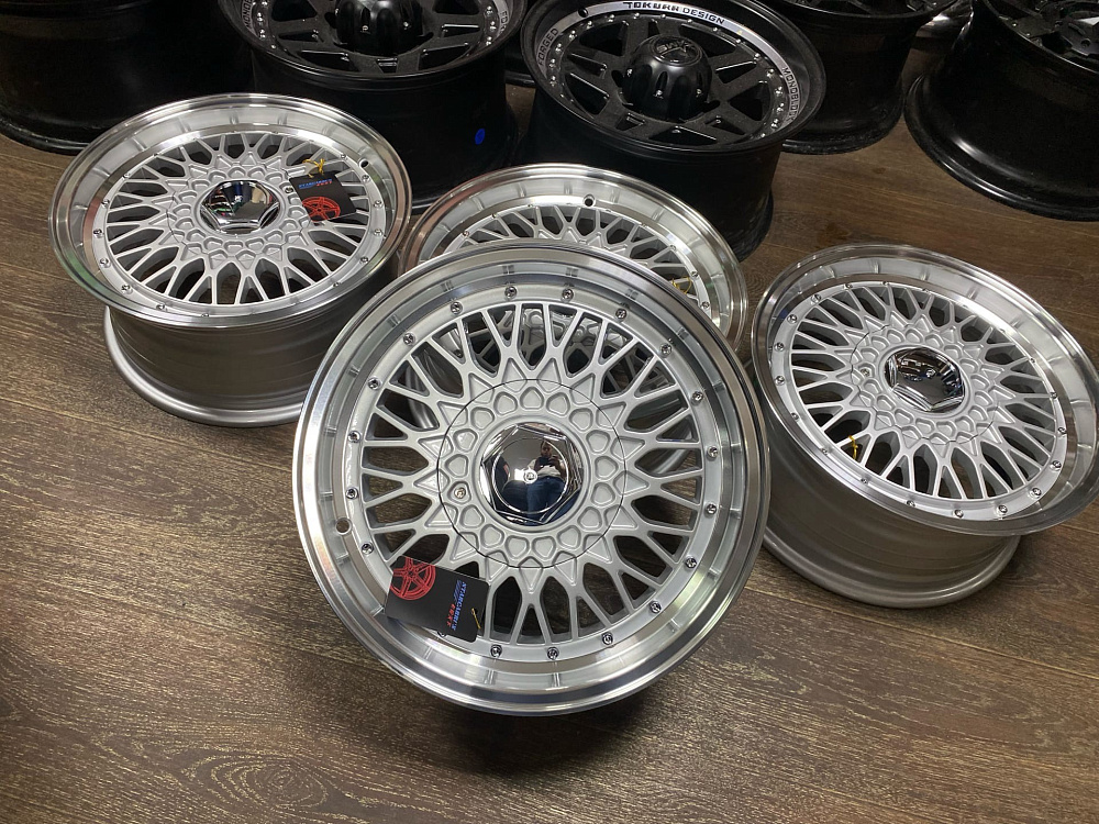 картинка Новые диски BBS RS R15 J6,5 ET35 5x100 цо 73.1 от магазина  StreetTuning