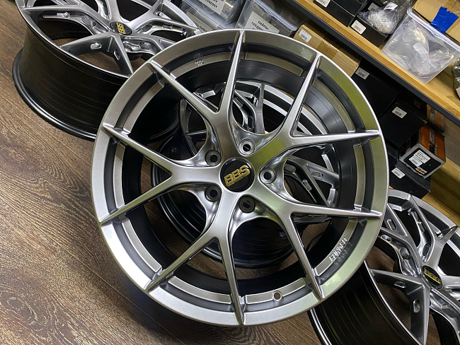 картинка Диски BBS FL-R Replika R18 J8 ET35 5X112 Hyper Black магазин  StreetTuning 
