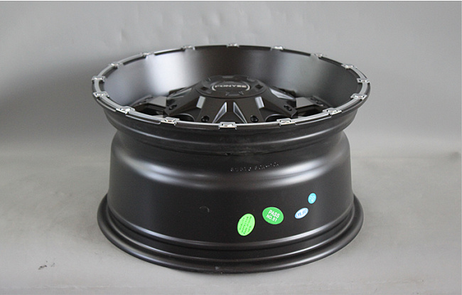 картинка Новые диски Fonyee Off-Road R17 6X139,7 ET0 J9 черный мат + серебро магазин  StreetTuning 