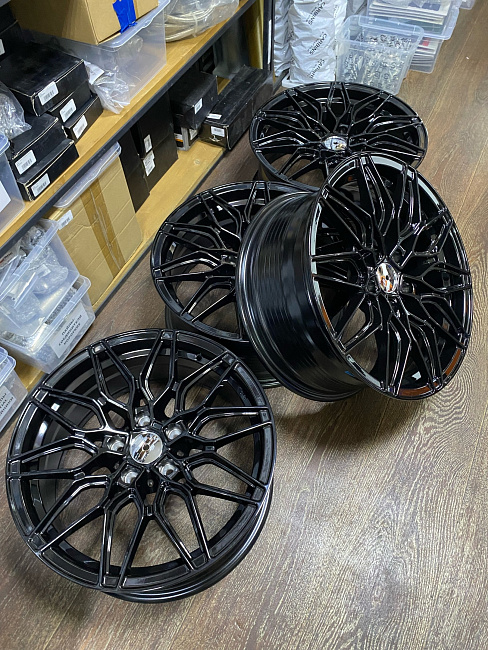 картинка Новые диски Wheelegend VLF R17 J7.5 ET35 5x112 Black магазин  StreetTuning 