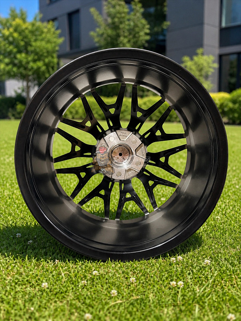 картинка Новые диски Hre Flow Forming R18 J8 ET35 5X114.3 Hyper Black магазин  StreetTuning 