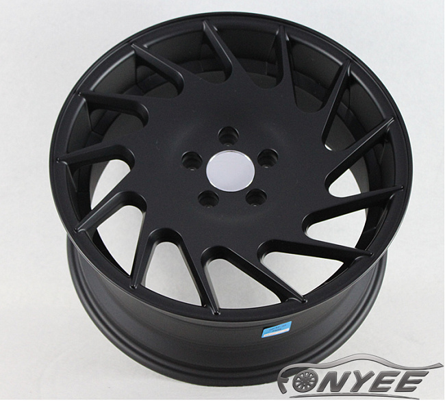 картинка Новые диски Vossen VLE1-R Replica R18 5X112 ET40 J8,5 черный мат магазин  StreetTuning 