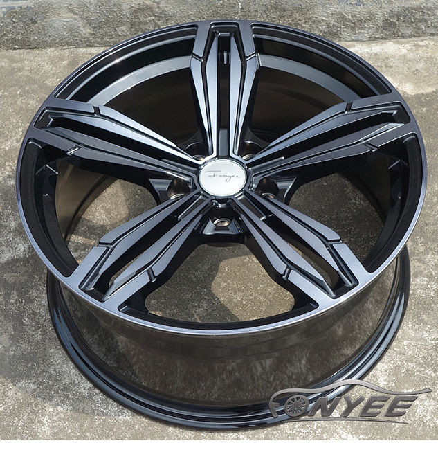 картинка Новые диски Dibite R18 5x114,3 ET35 J8 черные магазин  StreetTuning 