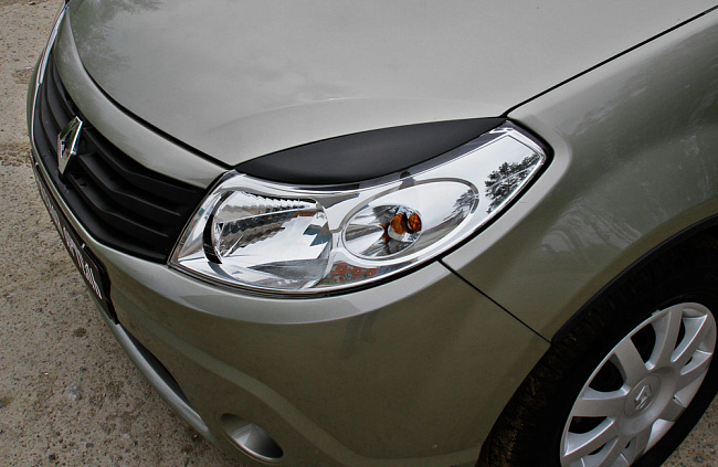 картинка Renault Sandero Stepway 2009—2013 Накладки на передние фары (реснички) компл.-2 шт. магазин  StreetTuning 