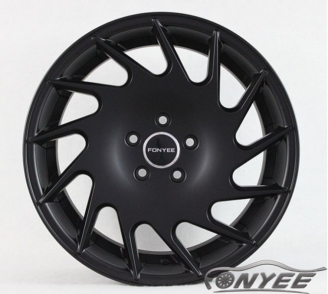 картинка Новые диски Vossen VLE1-R Replica R18 5X112 ET40 J8,5 черный мат магазин  StreetTuning 