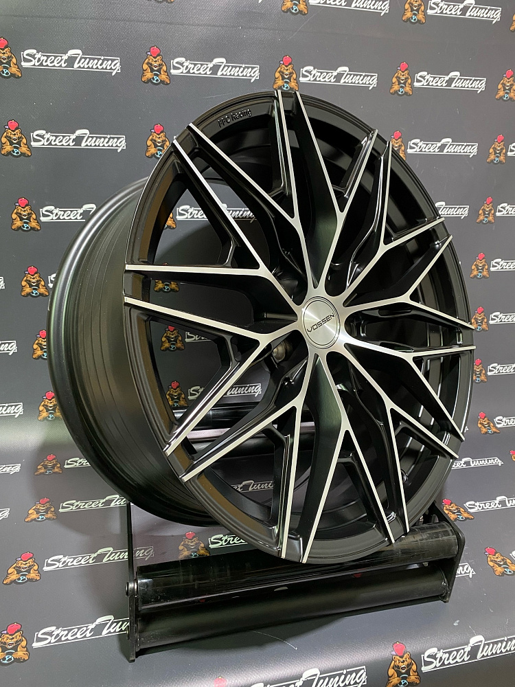 картинка Новые диски Vossen Flow Forming R18 J8 ET35 5X108 Black от магазина  StreetTuning