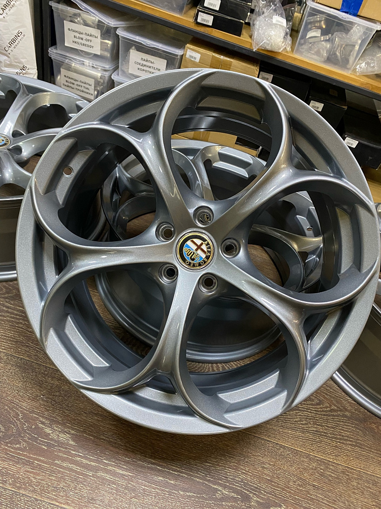 картинка Новые диски Alfa Romeo Giulia Quadrifoglio R19 J8 ET33 5X110 от магазина  StreetTuning
