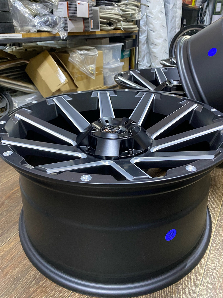 картинка Новые диски Fuel D615 R18 J9 ET0 6X139,7 ЦО 106.1 от магазина  StreetTuning