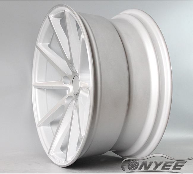 картинка Новые диски Vossen VFS1 Replica R18 5X105 ET35 J8 серебро магазин  StreetTuning 