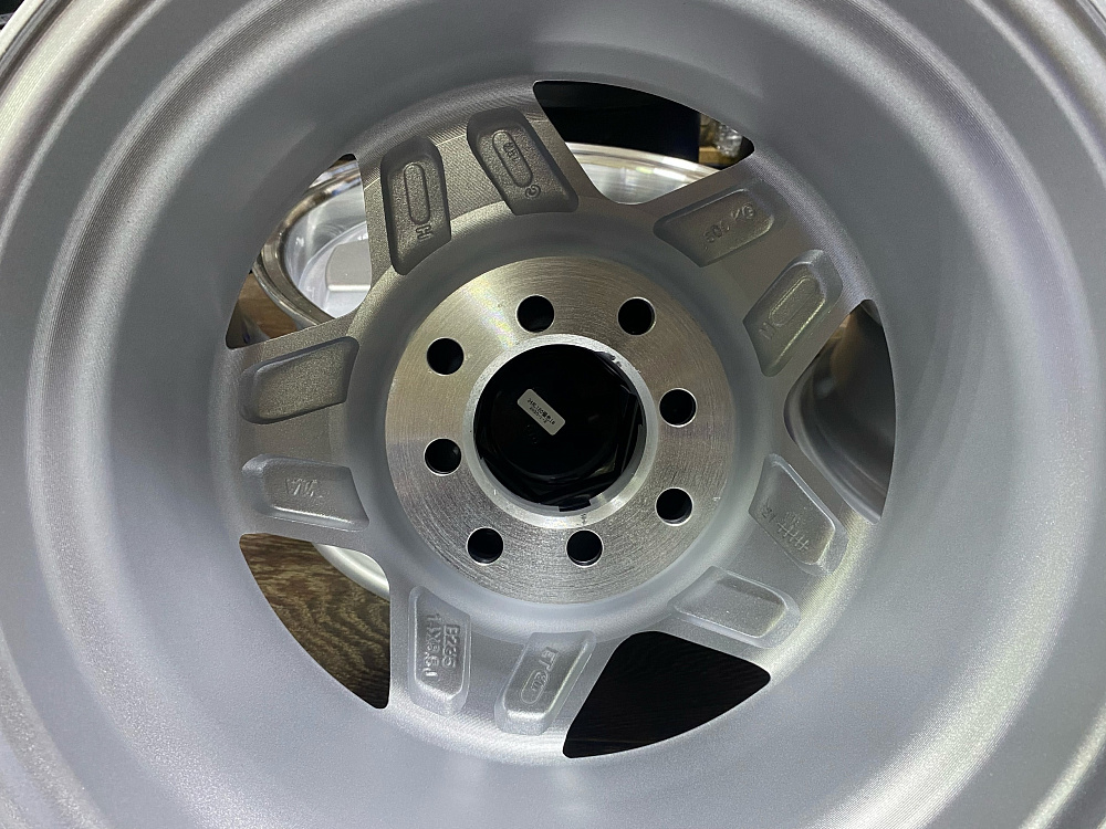 картинка Диски Borbet A R14 4х100/114,3 ET20 J6,5 серебро + полированная полка от магазина  StreetTuning