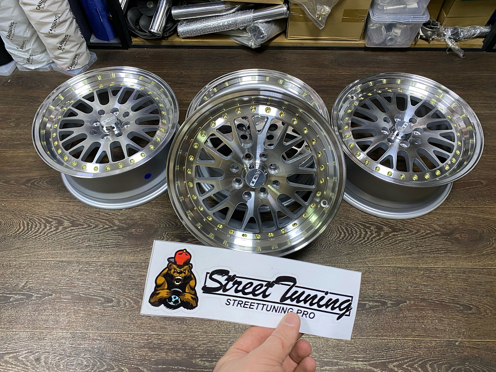 картинка Новые диски ESM 007 R16 J7 ET30 4X100x114.3 от магазина  StreetTuning