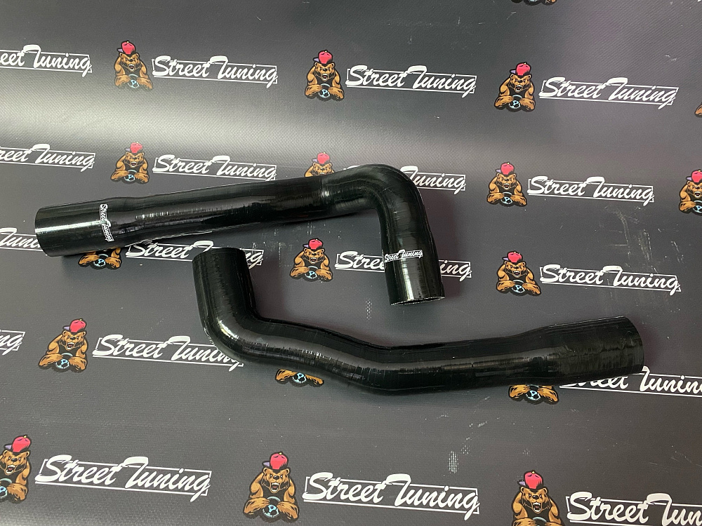 картинка Патрубки радиатора StreetTuning для  BMW E36 325i, 328i, 330i M3 1992 -1999, черные 2 шт от магазина  StreetTuning