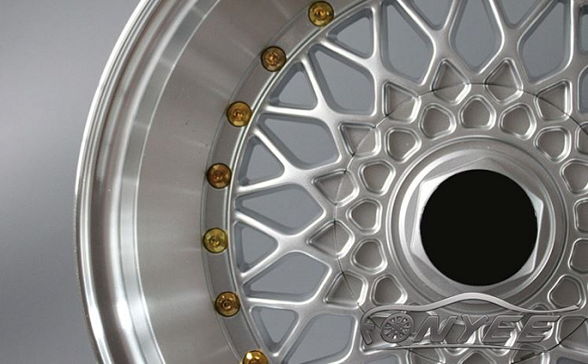 картинка Новые диски BBS RS R17 4X114,3/4X100 ET20 J8 серебро глянец + золотые болтики + полированная полка магазин  StreetTuning 