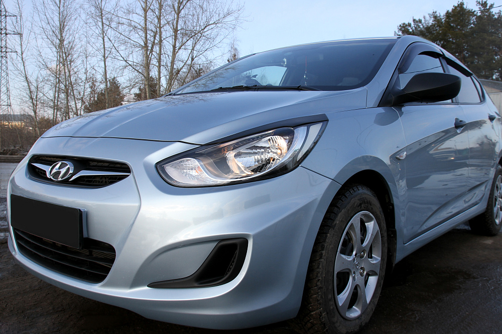 картинка Hyundai Solaris (седан) 2010—2013 (l дорестайлинг) Накладки на передние фары (реснички) компл.-2 шт. от магазина  StreetTuning