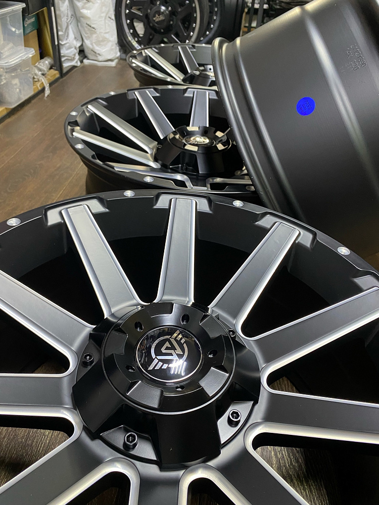 картинка Новые диски Fuel D615 R18 J9 ET0 6X139,7 ЦО 106.1 от магазина  StreetTuning