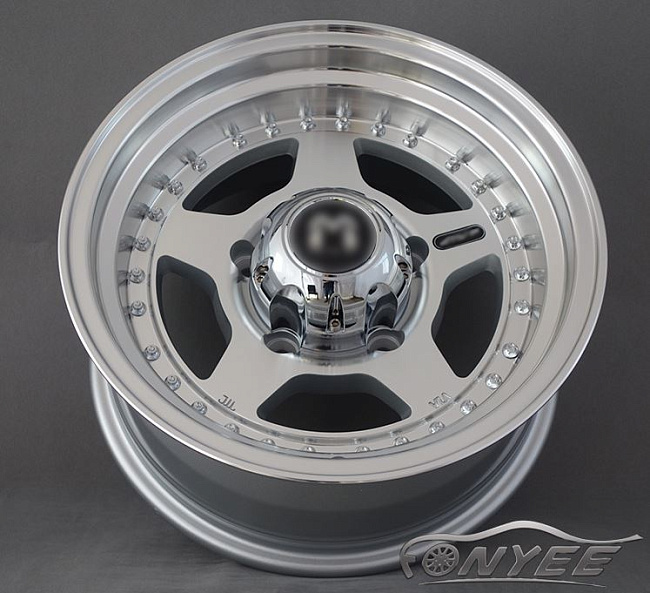 картинка Новые диски MVF-955 R15 5X114,3 ET-25 J7 серебро + серебристые болтики магазин  StreetTuning 