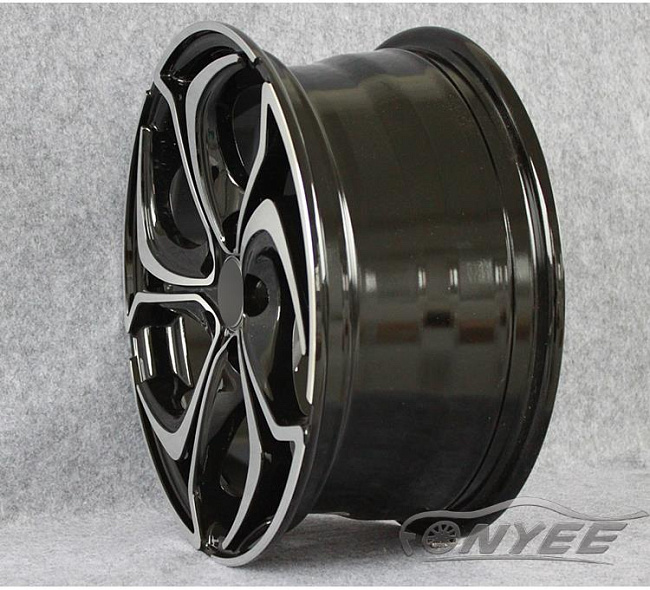 картинка Новые диски Vossen R15 4х100 J6,5 ET35 серебро + черный глянец магазин  StreetTuning 