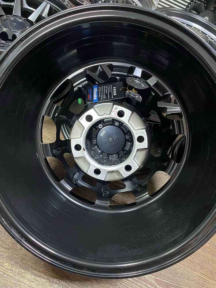 картинка Новые диски Off Road R17 J8.5 ET -12 6X139.7, черные от магазина  StreetTuning