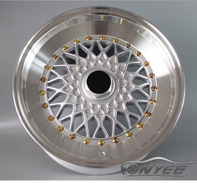 картинка Новые диски BBS RS R17 4X114,3/4X100 ET20 J8 серебро глянец + золотые болтики + полированная полка магазин  StreetTuning 