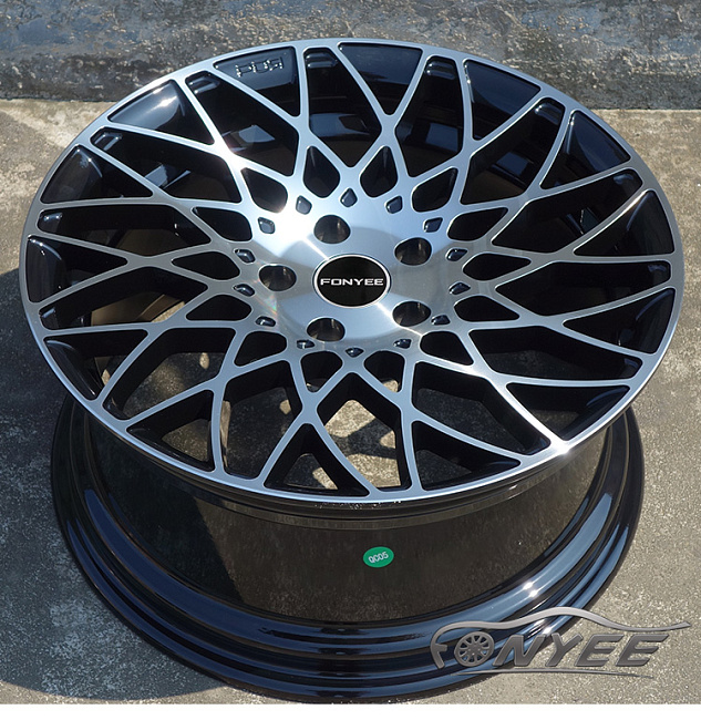 картинка Новые диски Dibite R18 5x114,3 ET35 J8,5 черные + серебро магазин  StreetTuning 