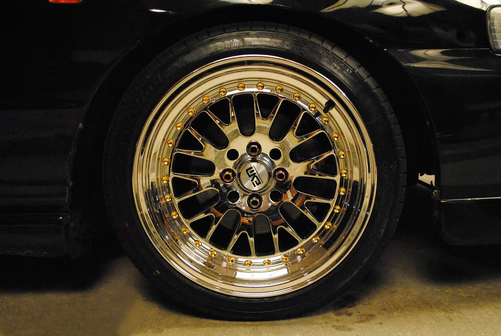 картинка Новые диски ESM 007 R17 4x100-4x114,3 ET20 J9 хром золото от магазина  StreetTuning