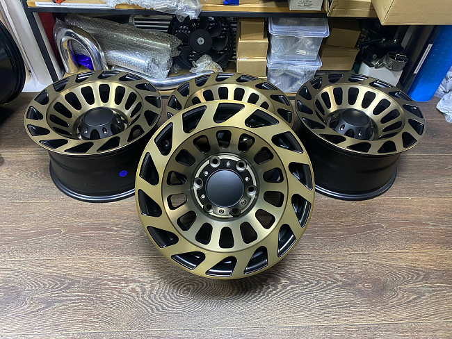 картинка Новые диски Black Rhino Madness R15 J8 ET (-10) 6X139.7 ЦО 108 магазин  StreetTuning 