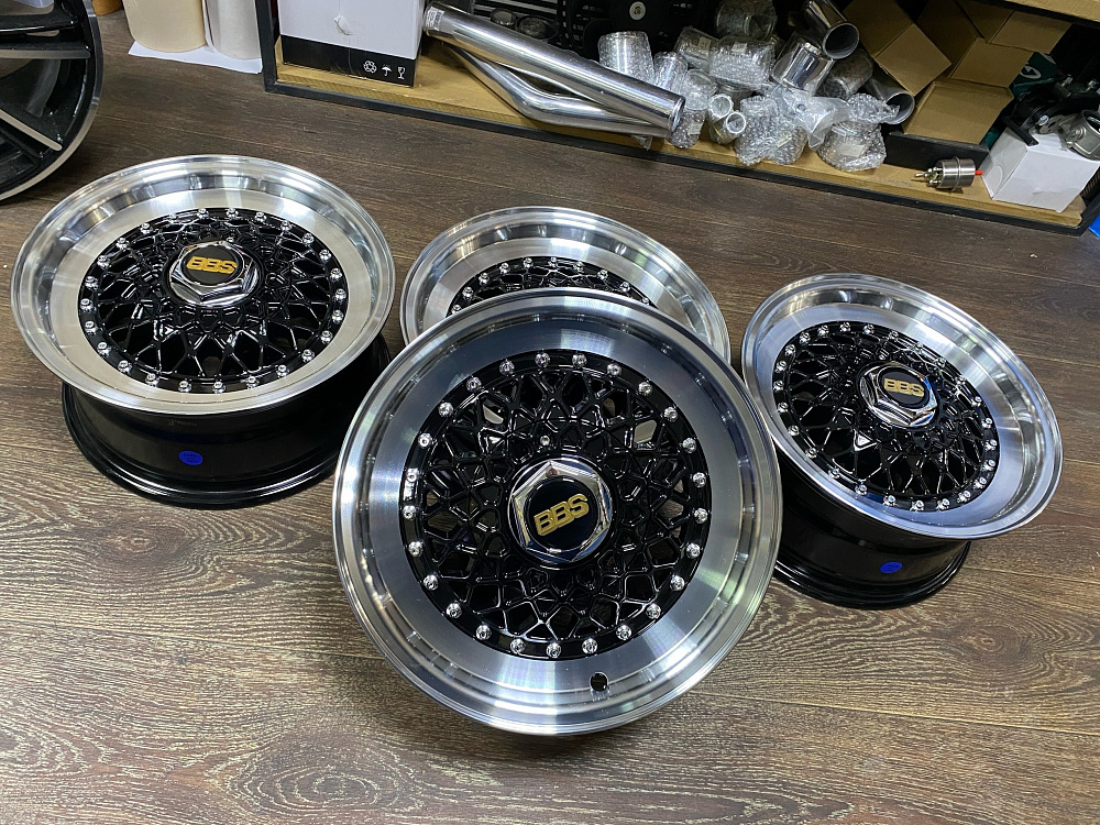 картинка Новые диски BBS RS R14 J6,5 ET25 4x100/4x114.3 черные с серебром от магазина  StreetTuning