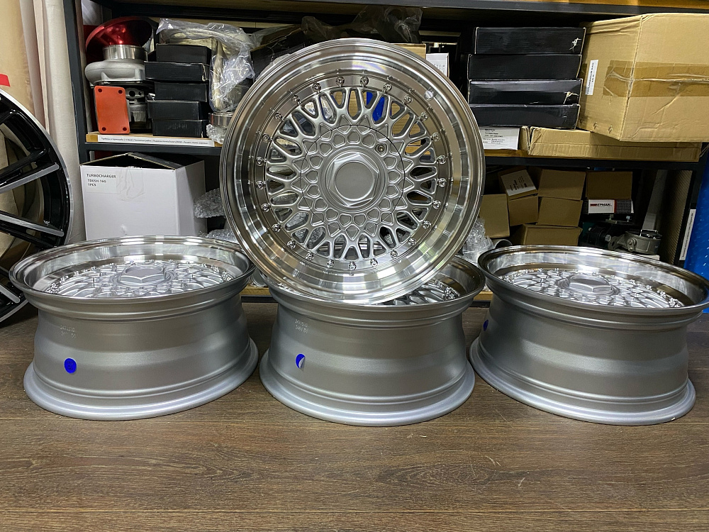 картинка Новые диски BBS RS R15 J7 ET25 4x100/114.3 серебро от магазина  StreetTuning