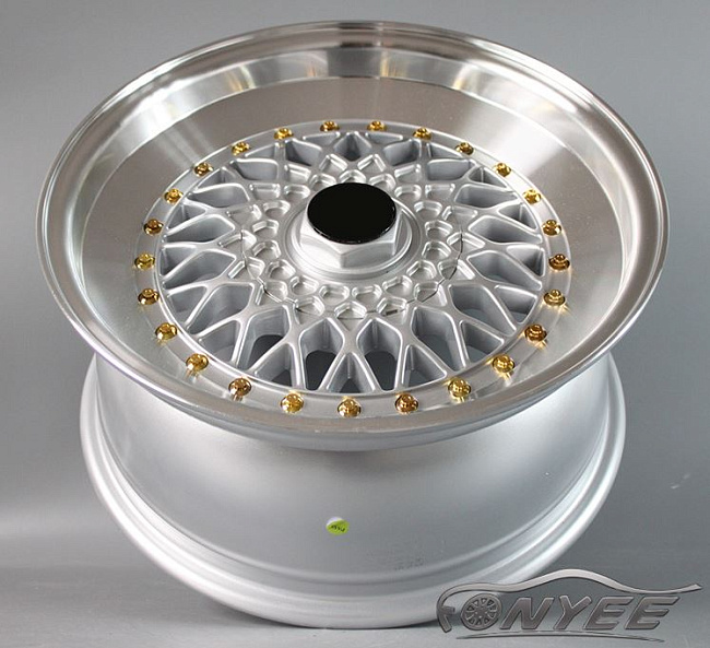 картинка Новые диски BBS RS R17 4X114,3/4X100 ET20 J8 серебро глянец + золотые болтики + полированная полка магазин  StreetTuning 