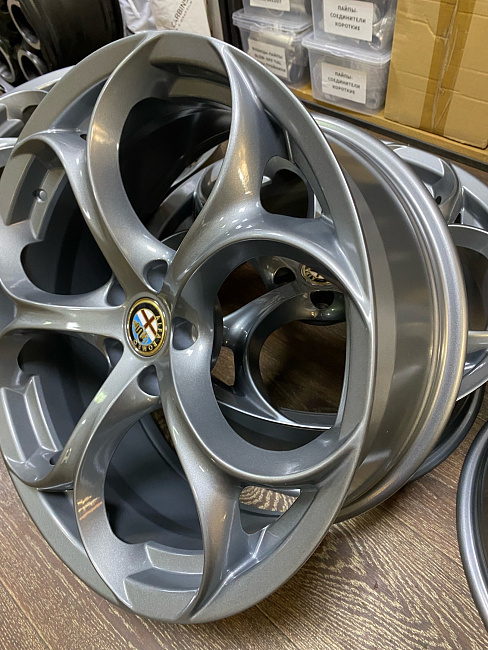 картинка Новые диски Alfa Romeo Giulia Quadrifoglio R19 J8 ET33 5X110 магазин  StreetTuning 