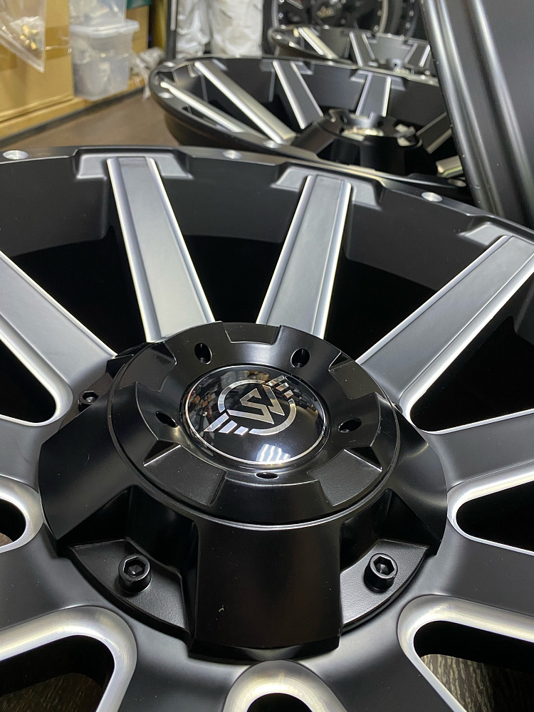 картинка Новые диски Fuel D615 R18 J9 ET0 6X139,7 ЦО 106.1 от магазина  StreetTuning