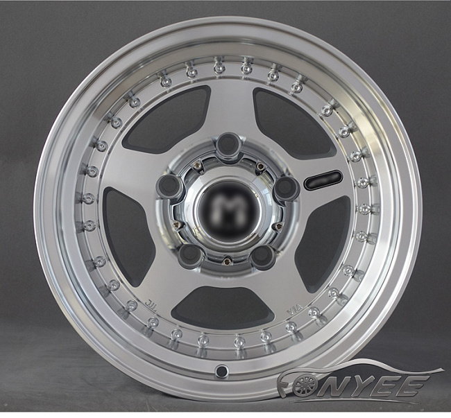 картинка Новые диски MVF-955 R15 5X114,3 ET-25 J7 серебро + серебристые болтики магазин  StreetTuning 