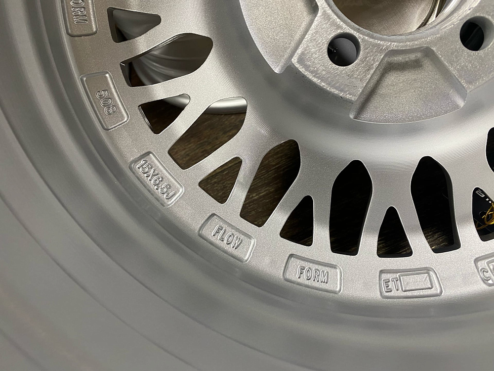 картинка Новые диски BBS RS R15 J6,5 ET35 5x100 цо 73.1 от магазина  StreetTuning