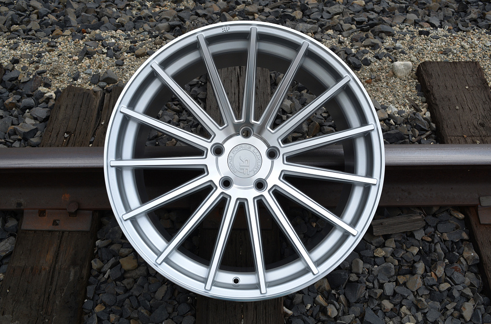 картинка Новые диски RoadForce RF15 R20 5X112 ET35 J8,5 серебро от магазина  StreetTuning