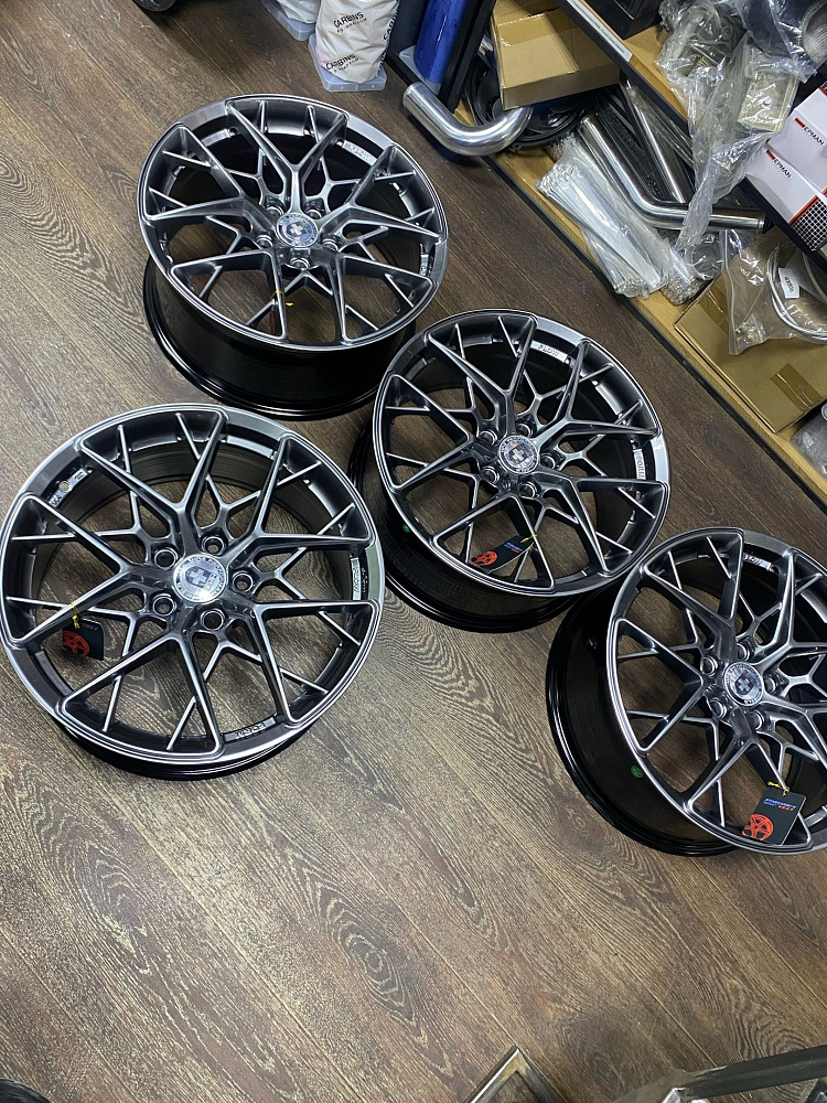 картинка Новые HRE FF10 R18 J8 ET38 5x114,3 Hyper Black от магазина  StreetTuning