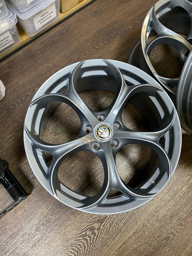 картинка Новые диски Alfa Romeo Giulia Quadrifoglio R19 J8 ET33 5X110 от магазина  StreetTuning