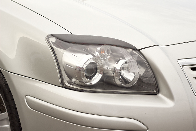 картинка Toyota Avensis 2003-2008 Накладки на передние фары (реснички) компл.-2 шт. магазин  StreetTuning 