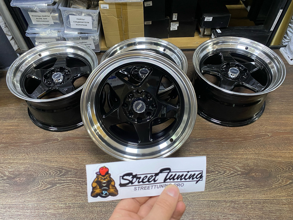 картинка Новые диски ESR R15 J8,25 ET20 4x100/4x114.3, черные от магазина  StreetTuning